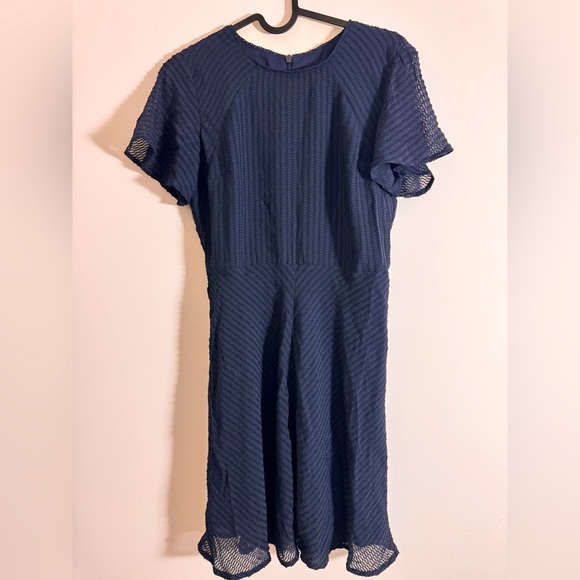 Banana Republic Dresses & Skirts - Banana Republic dress elegant with tag